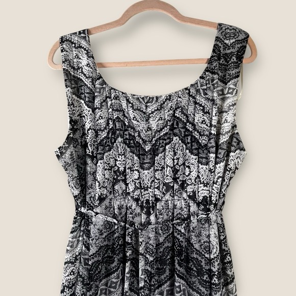 NWOT Soho Apparel Women's Whimsigoth Maxi Dress Black White Dark Floral Size 14W - Picture 3 of 7